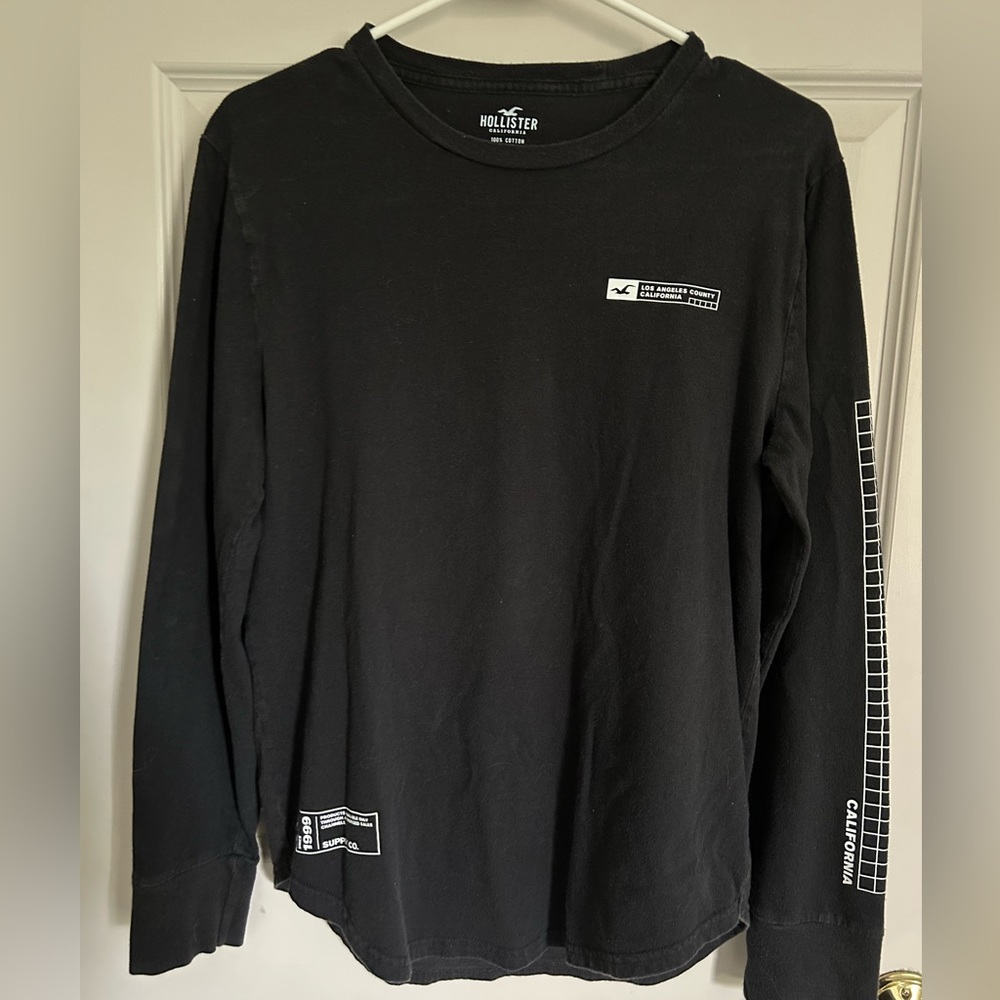 Hollister Light weight, long sleeve mens Tee size Small - non smoking house